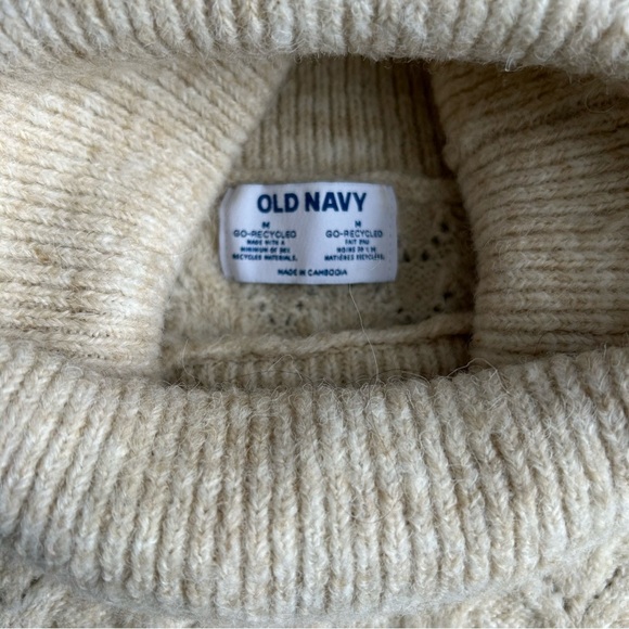 Women’s Old Navy Cozy Cream Turtleneck Sweater size medium - Picture 4 of 6